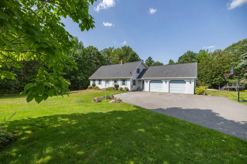 46 Eastern Drive Wales ME 04280