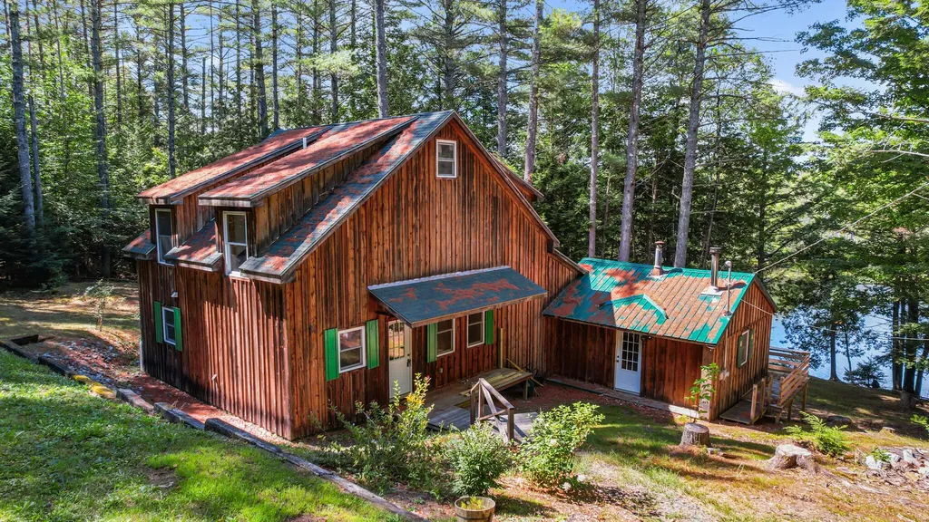 84 Hicks Pond Road Palmyra ME 04965