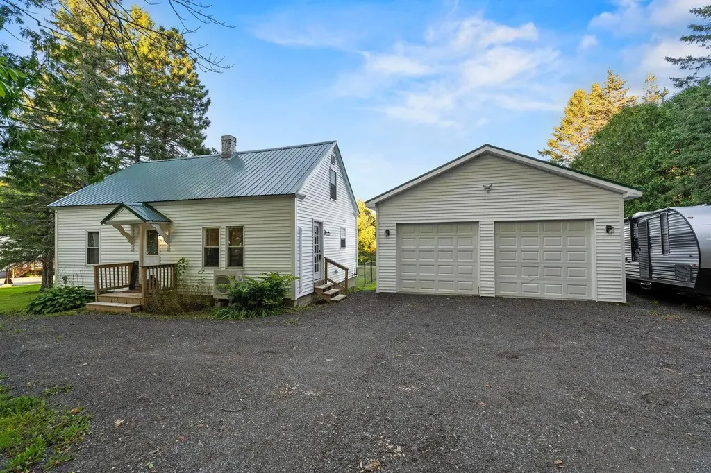 51 Annis Road Hermon ME 04401