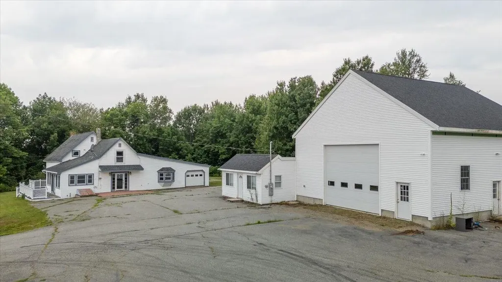 317 Augusta Road Washington ME 04574