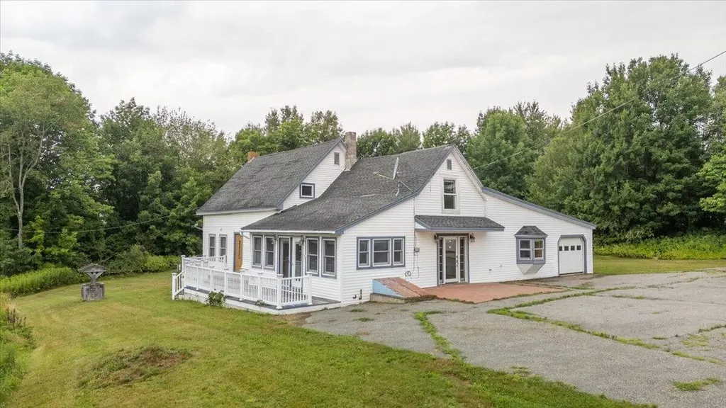 317 Augusta Road Washington ME 04574