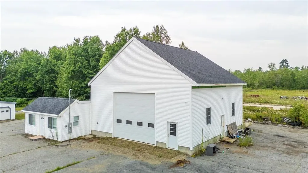 317 Augusta Road Washington ME 04574