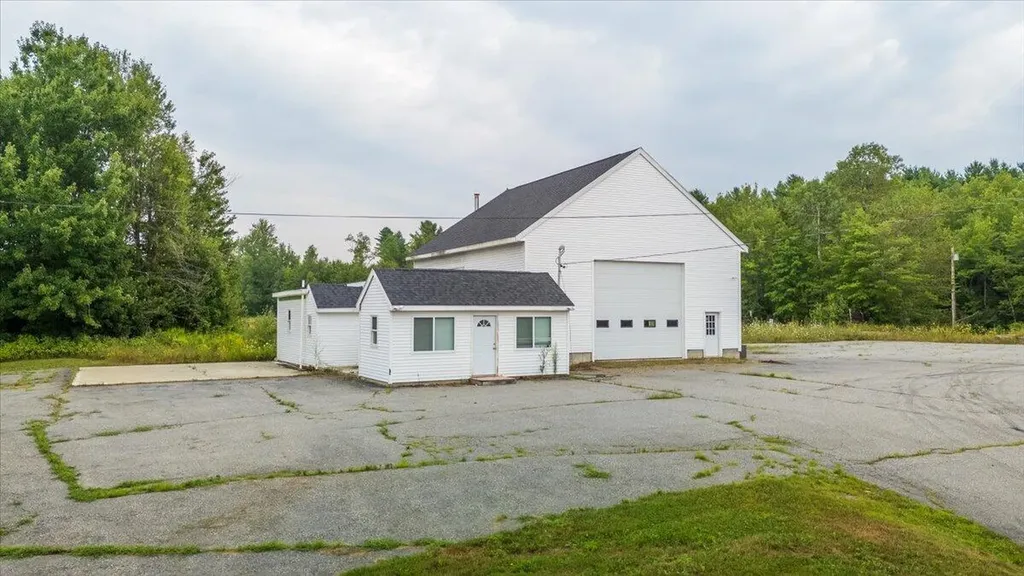 317 Augusta Road Washington ME 04574