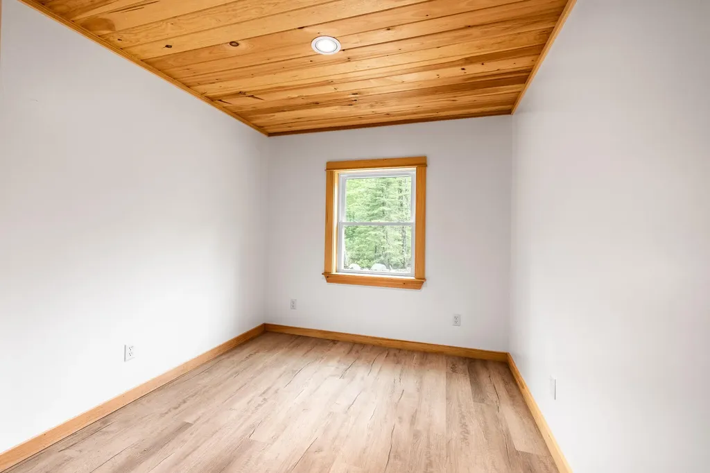 5 Pine Street Lane Maxfield ME 04453