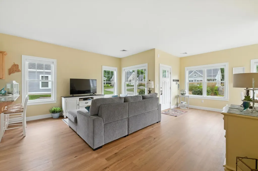 12 Sunrise Lane Arundel ME 04046