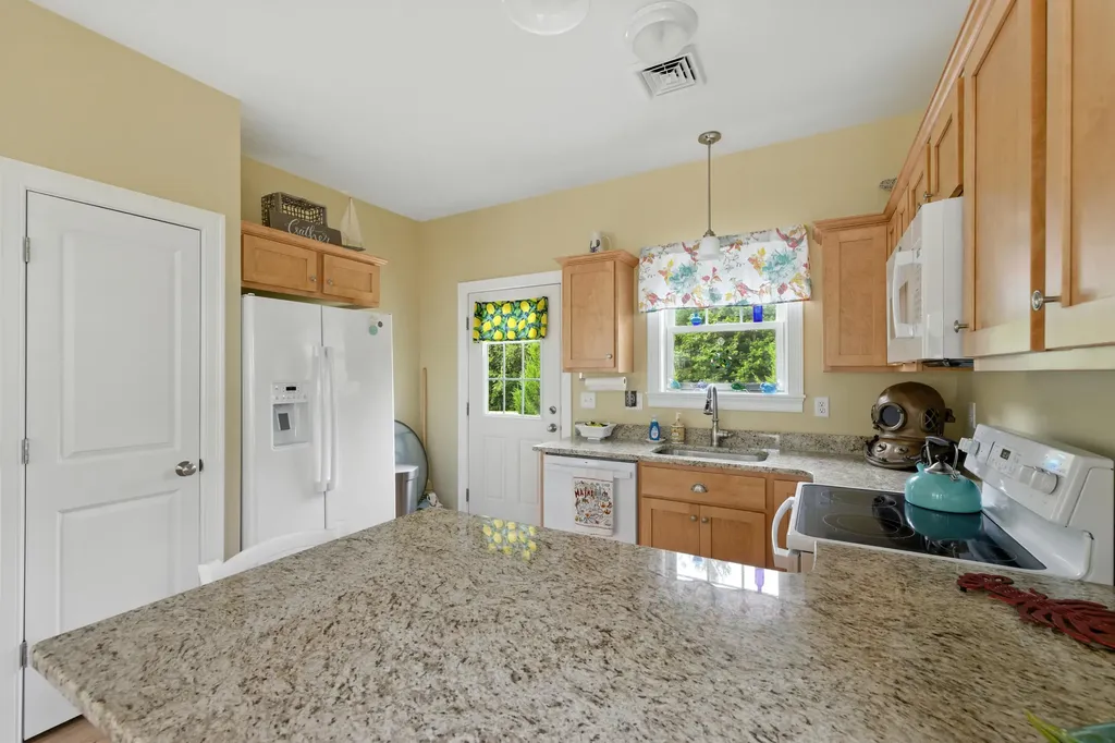 12 Sunrise Lane Arundel ME 04046
