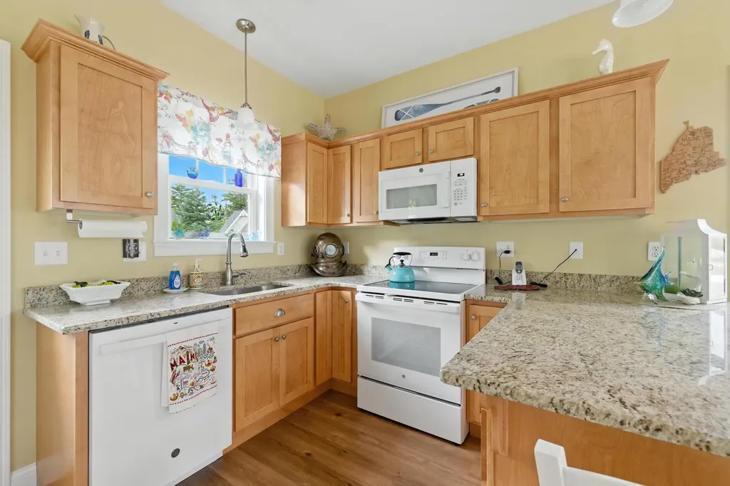 12 Sunrise Lane Arundel ME 04046