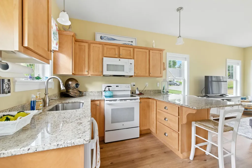 12 Sunrise Lane Arundel ME 04046