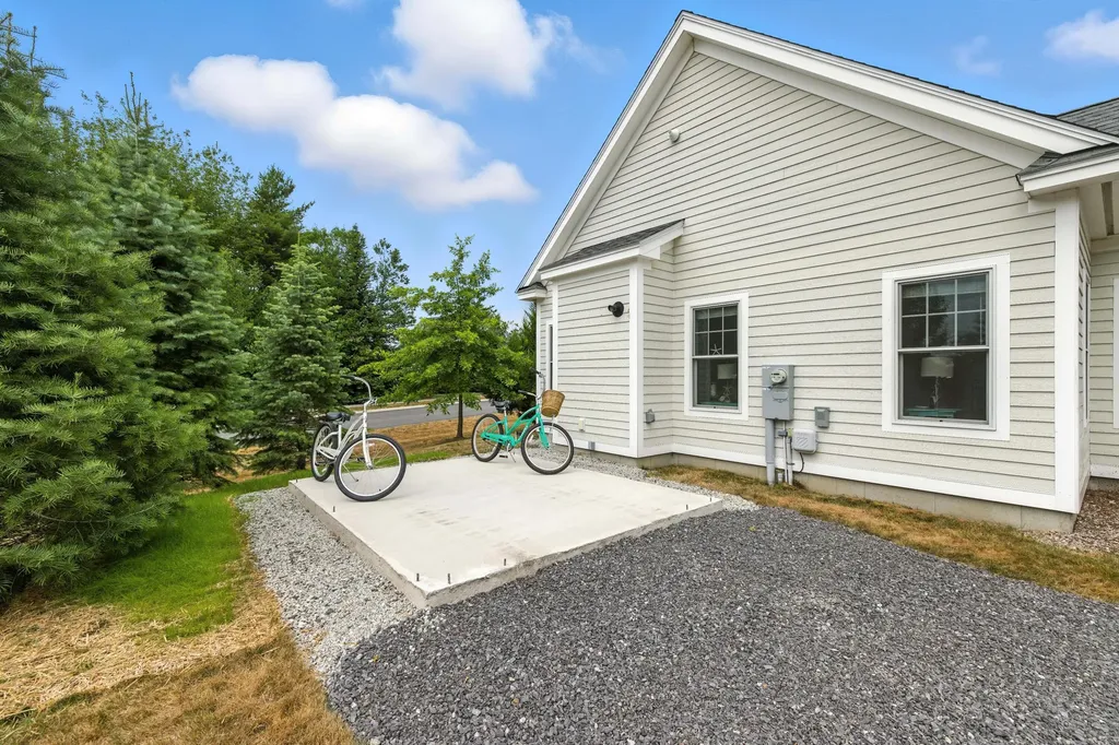 12 Sunrise Lane Arundel ME 04046