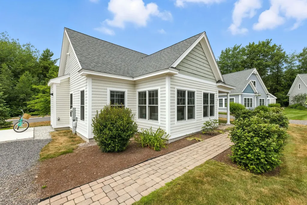 12 Sunrise Lane Arundel ME 04046