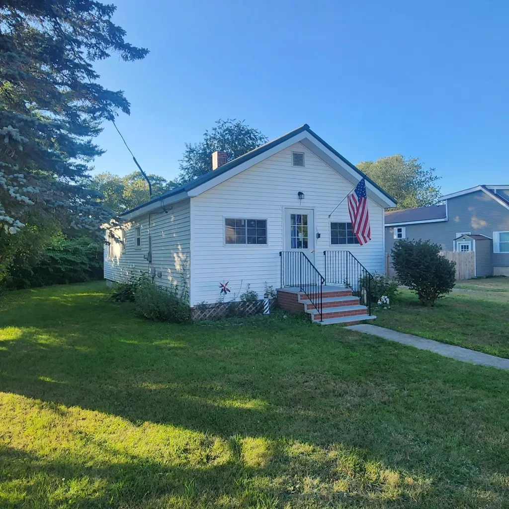 17 Willow Street Howland ME 04448