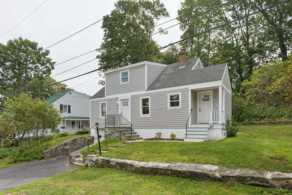 4 Glen Avenue Cape Elizabeth ME 04107