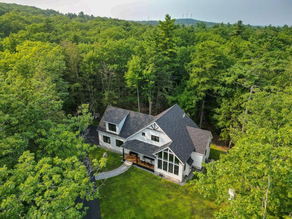 4 Red Oak Drive Falmouth ME 04105