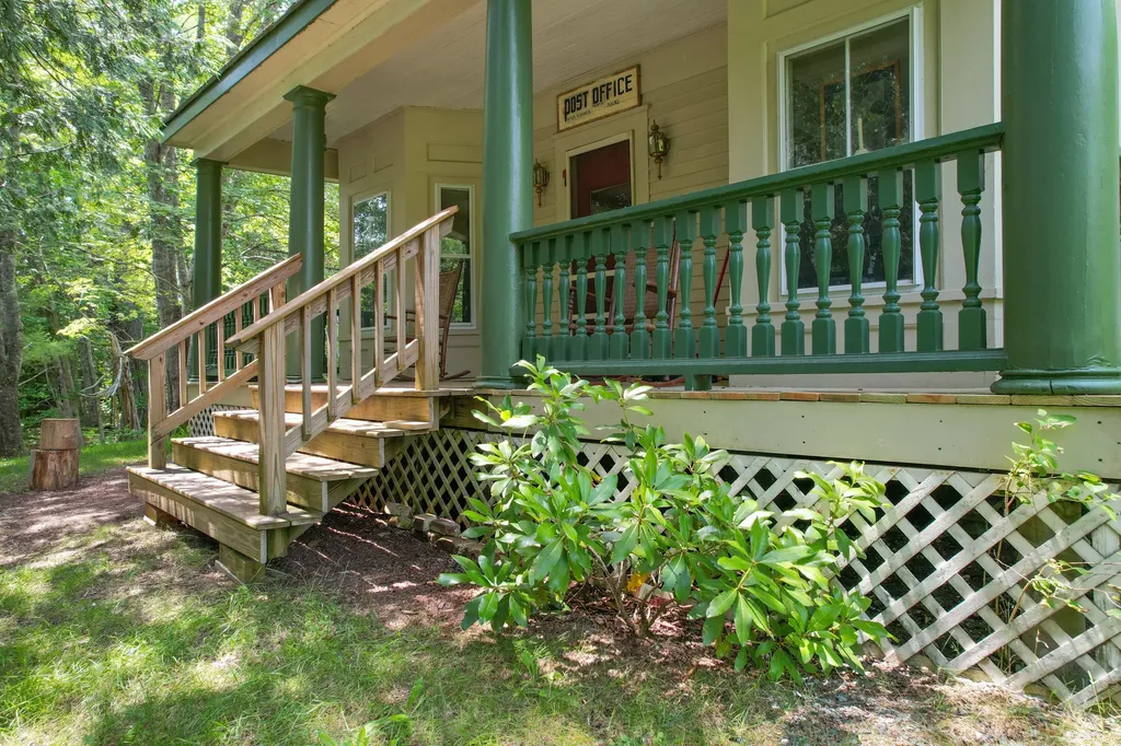 133 N Sedgwick Road Sedgwick ME 04676