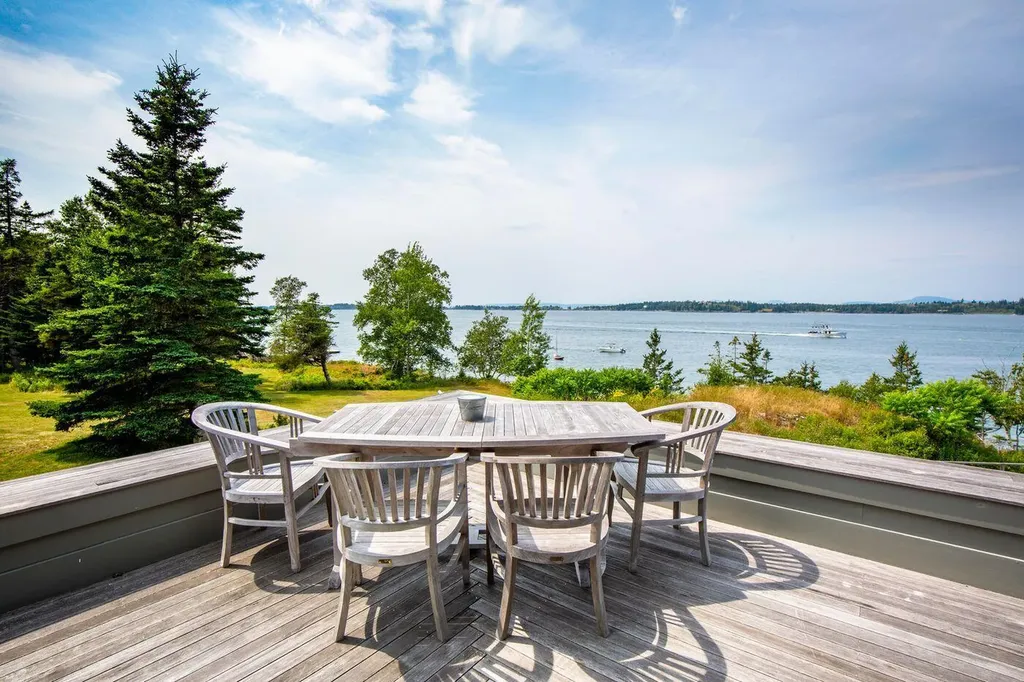 14 Kingsbury Point Vinalhaven ME 04863