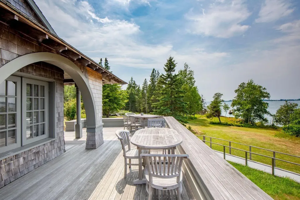 14 Kingsbury Point Vinalhaven ME 04863