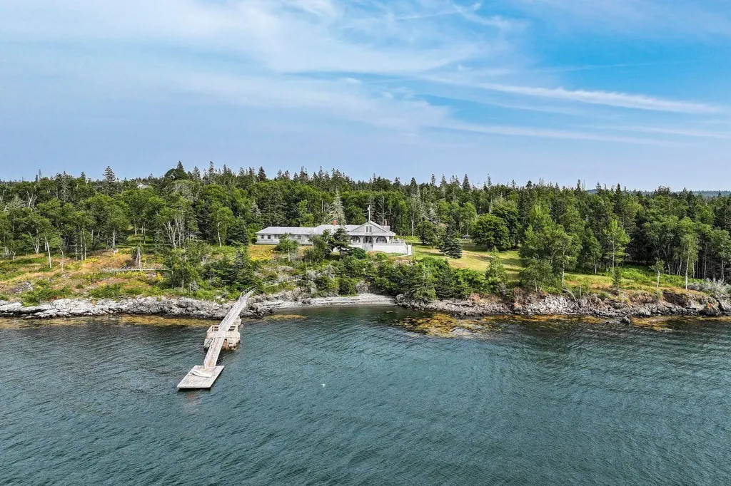 14 Kingsbury Point Vinalhaven ME 04863