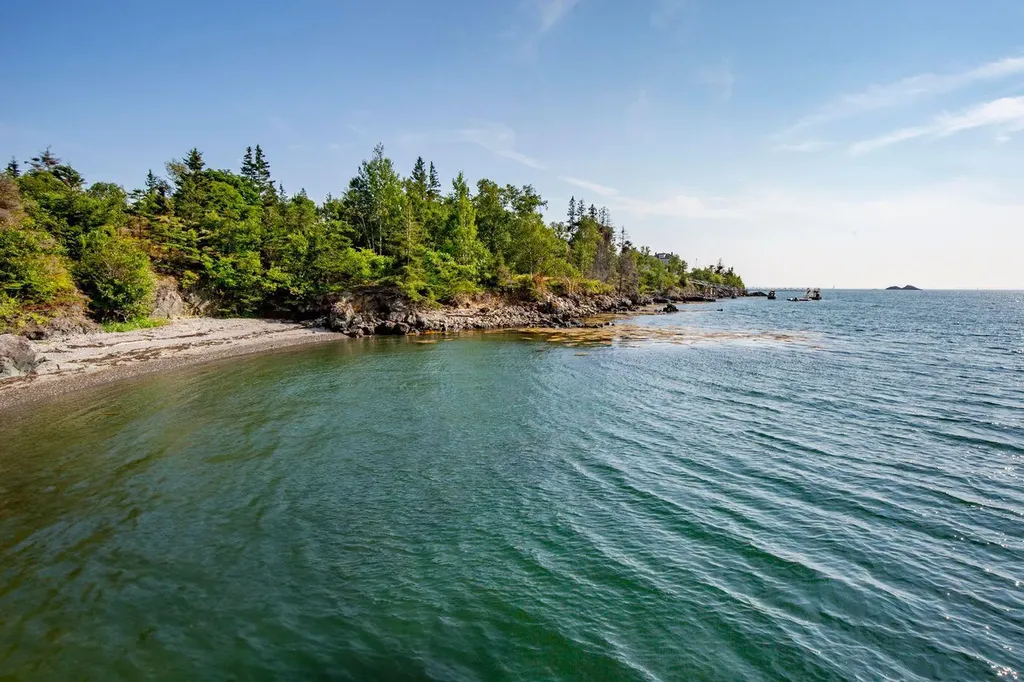 14 Kingsbury Point Vinalhaven ME 04863