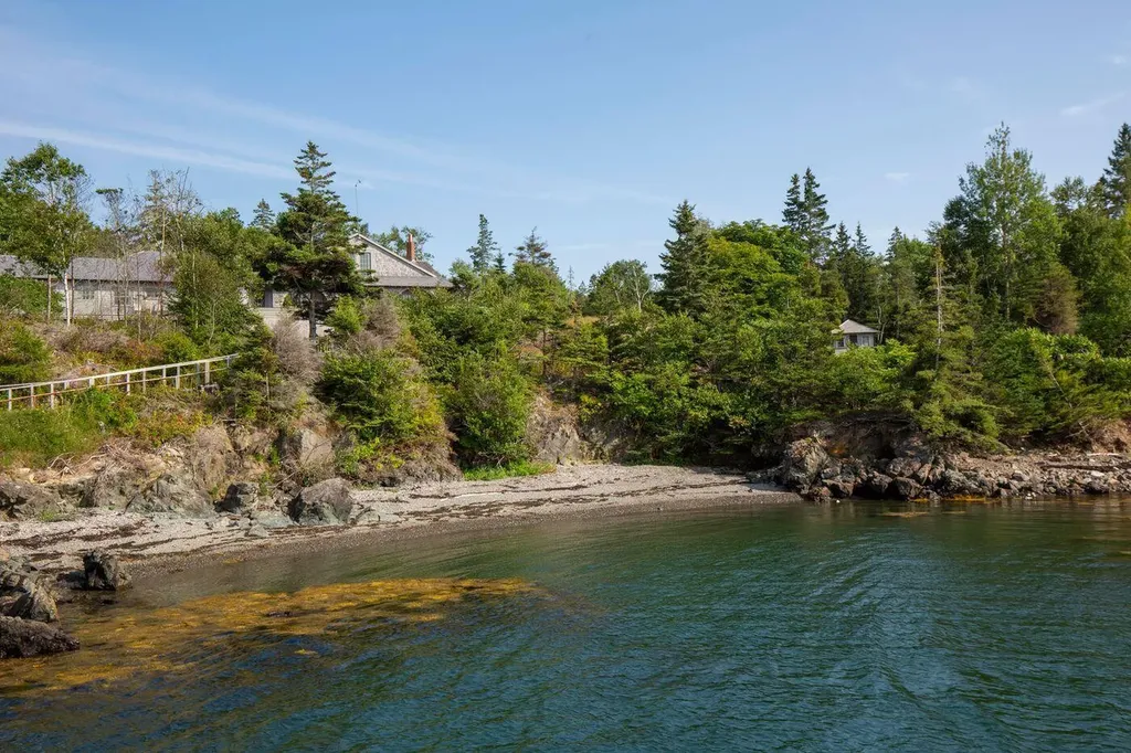 14 Kingsbury Point Vinalhaven ME 04863