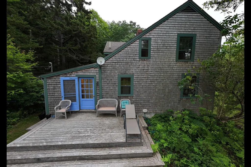 496 Old County Road Sedgwick ME 04676