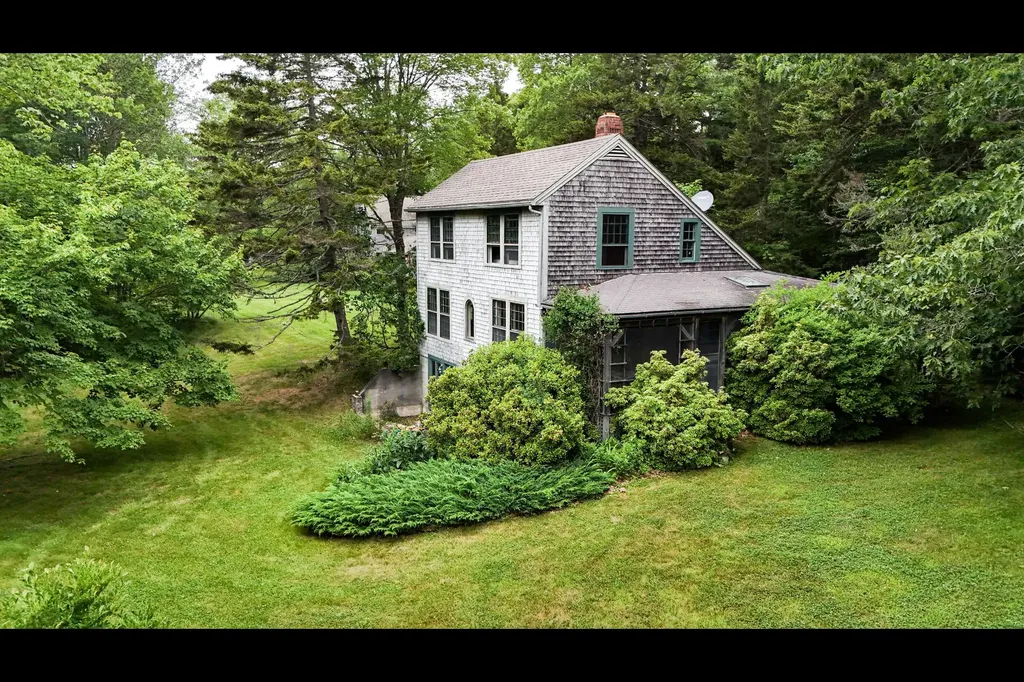 496 Old County Road Sedgwick ME 04676