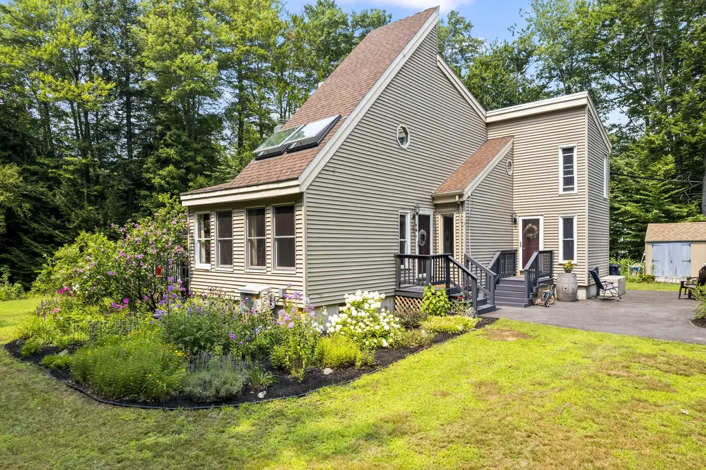 14 Mertie Drive Buxton ME 04093
