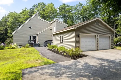 14 Mertie Drive Buxton ME 04093