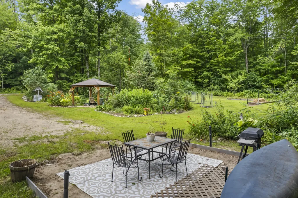 372 Bear Pond Road Waterford ME 04088