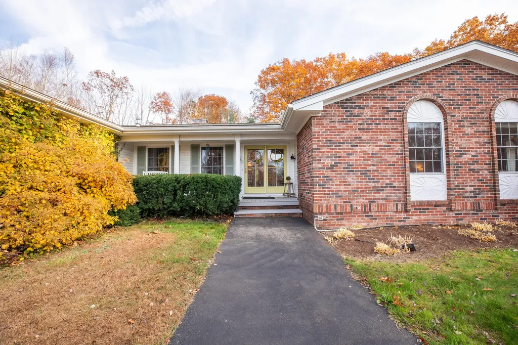 19 Jackson Drive Veazie ME 04401