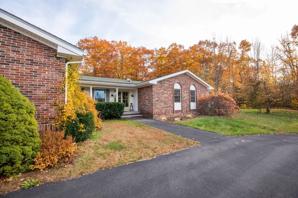 19 Jackson Drive Veazie ME 04401