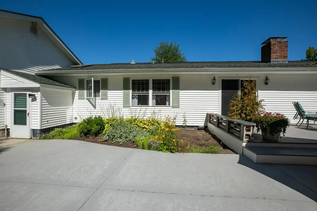 19 Jackson Drive Veazie ME 04401