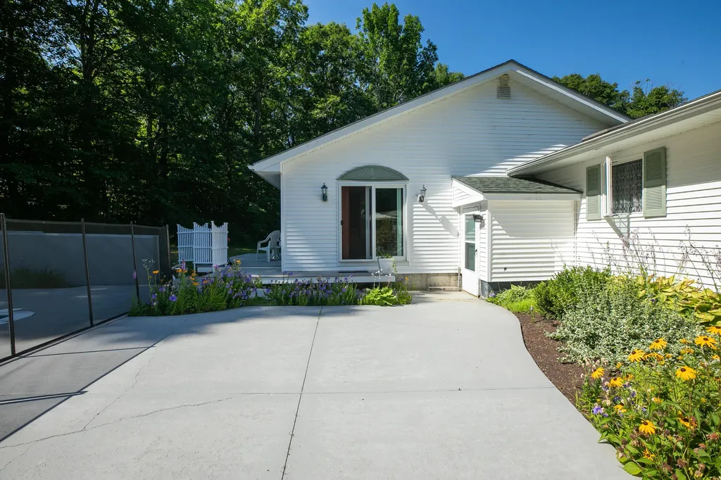 19 Jackson Drive Veazie ME 04401