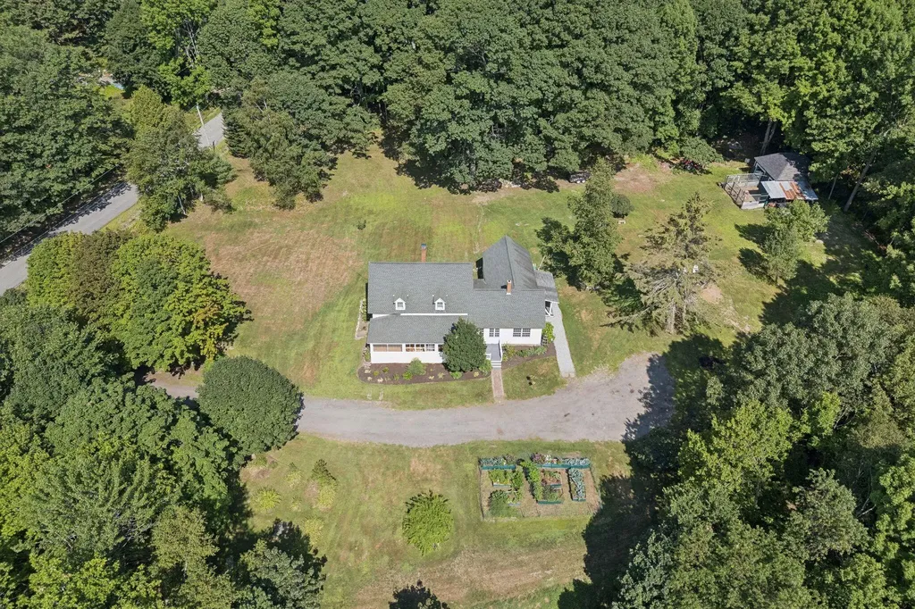 105 High Street Winthrop ME 04364