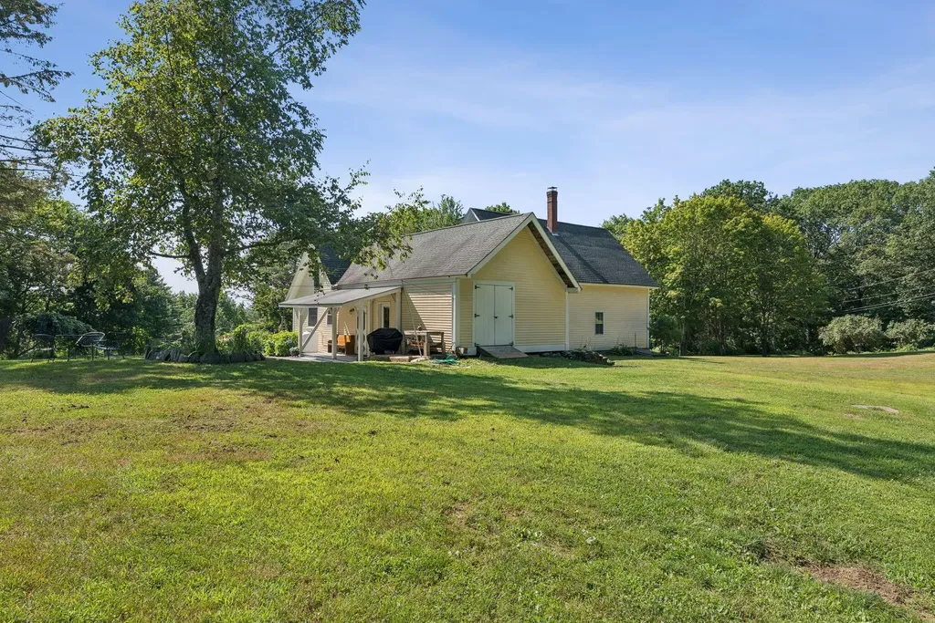 105 High Street Winthrop ME 04364