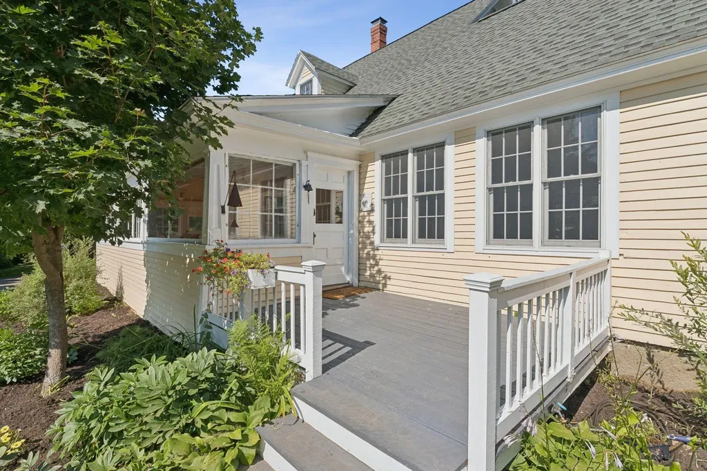 105 High Street Winthrop ME 04364