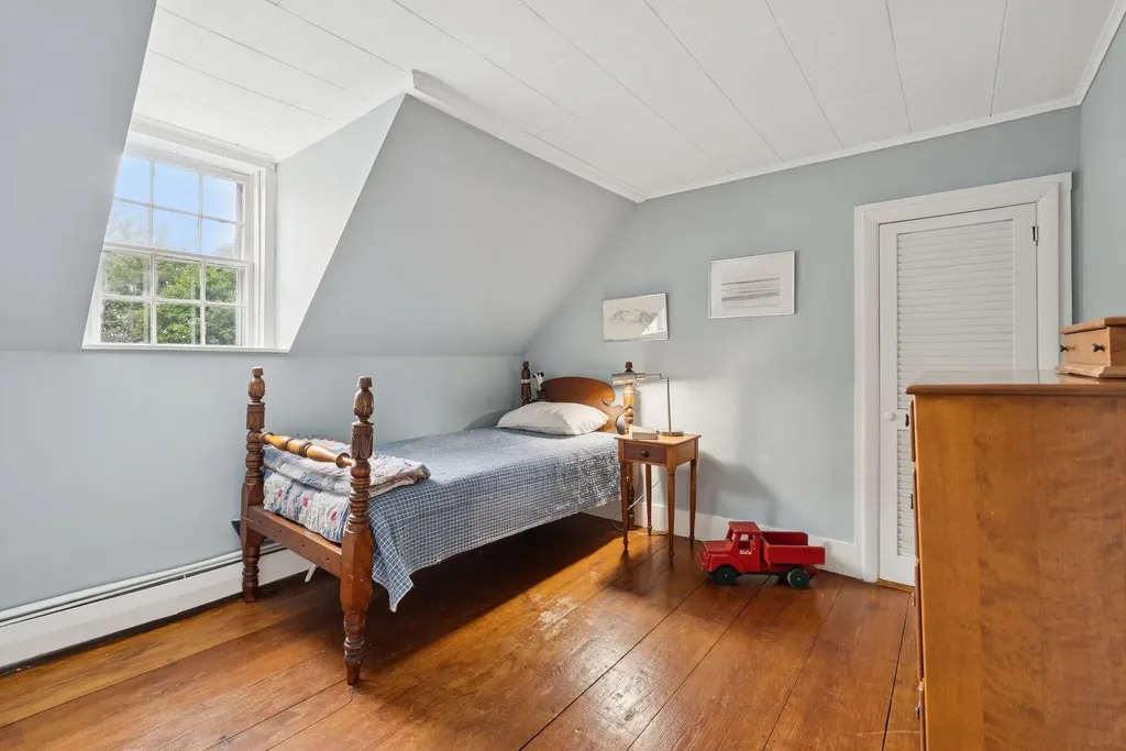 105 High Street Winthrop ME 04364