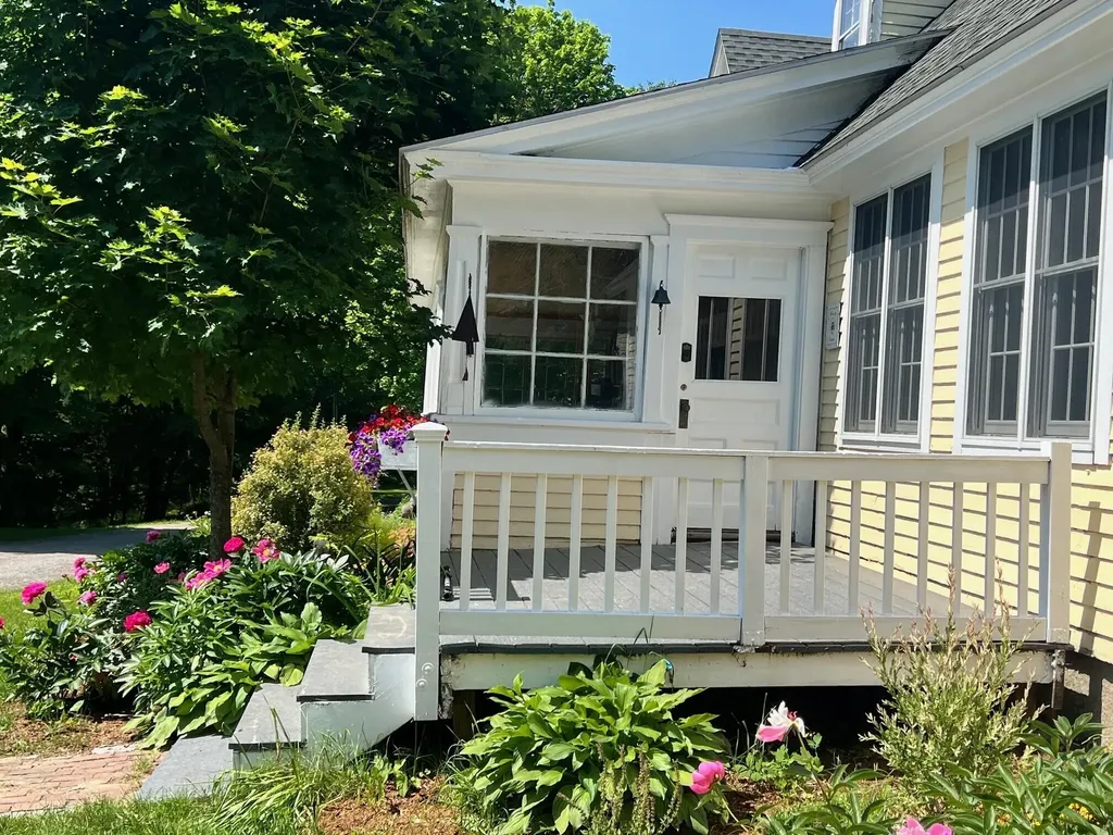 105 High Street Winthrop ME 04364