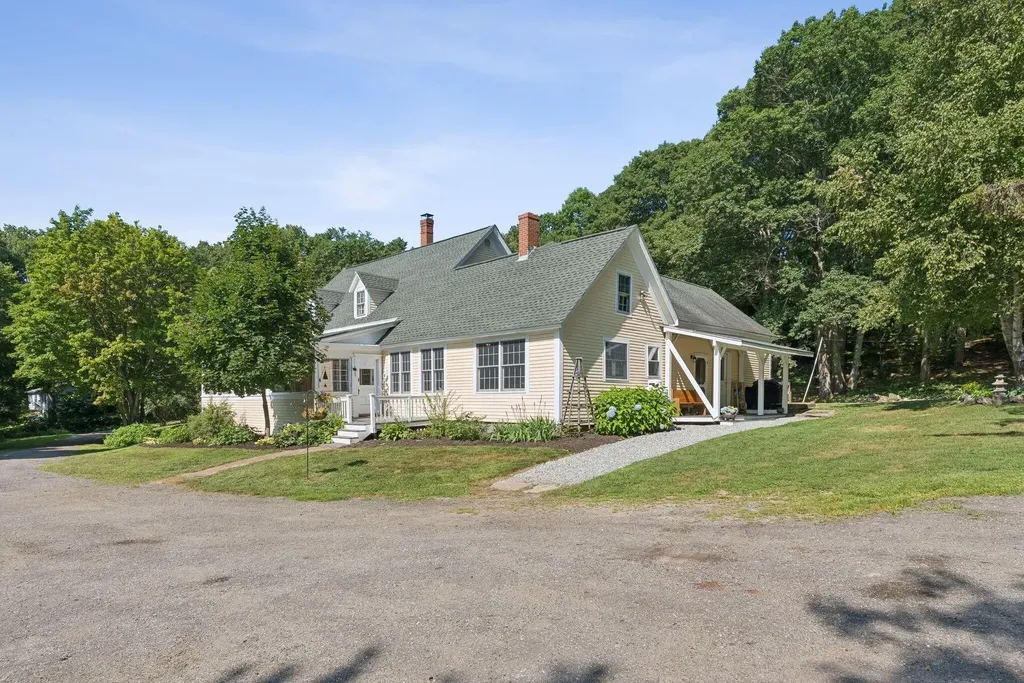 105 High Street Winthrop ME 04364