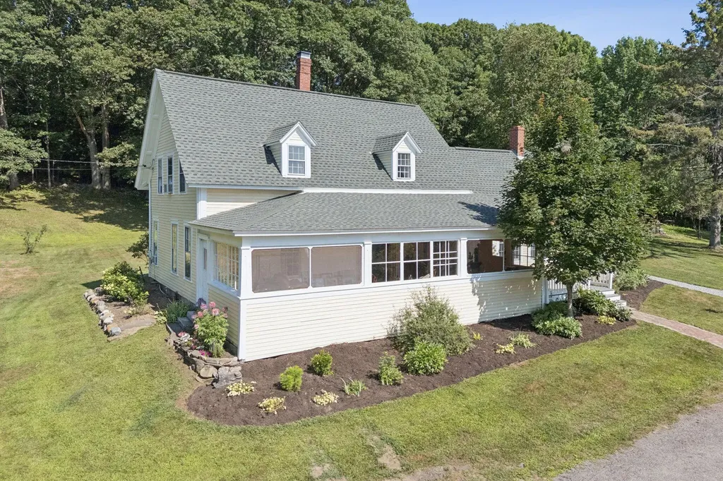 105 High Street Winthrop ME 04364