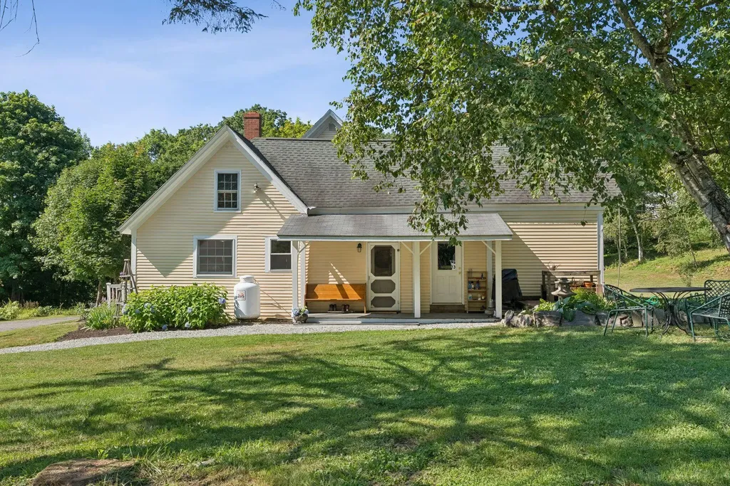 105 High Street Winthrop ME 04364