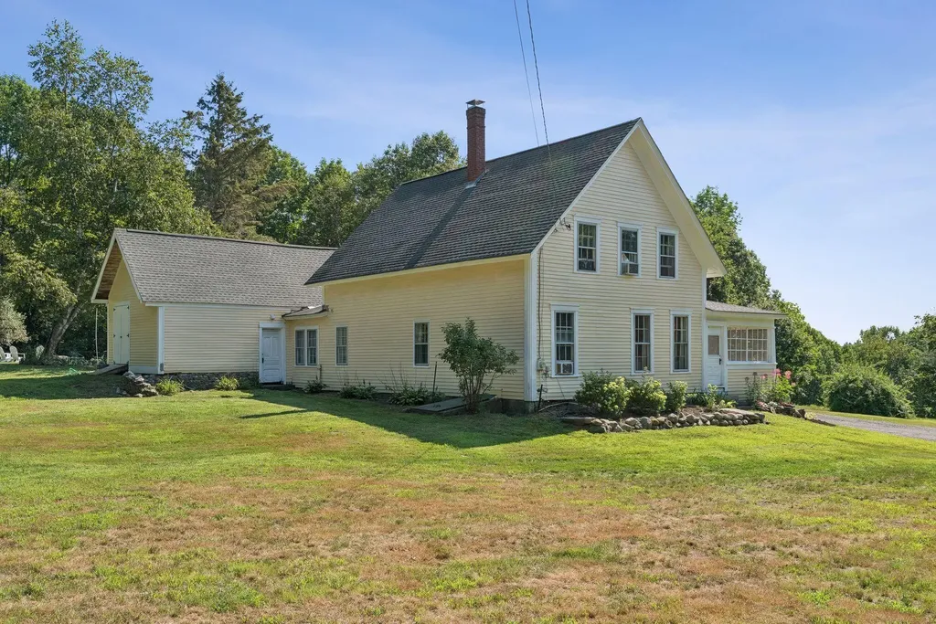 105 High Street Winthrop ME 04364