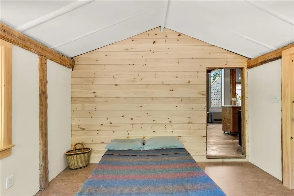 34 Mccaslin Road Penobscot ME 04476