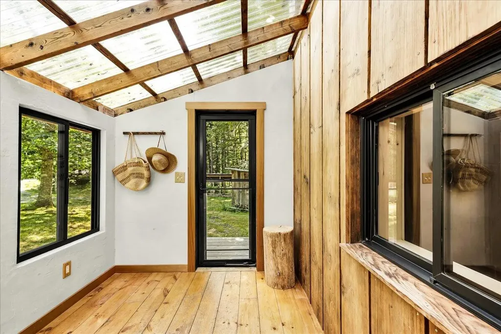 34 Mccaslin Road Penobscot ME 04476