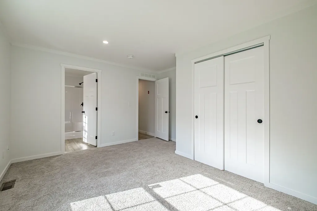 4 Laurik Lane Naples ME 04055