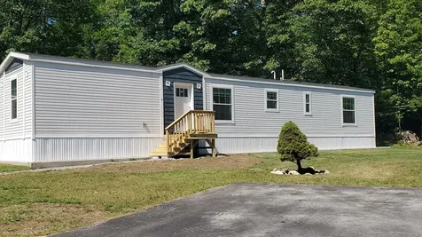 4 Laurik Lane Naples ME 04055