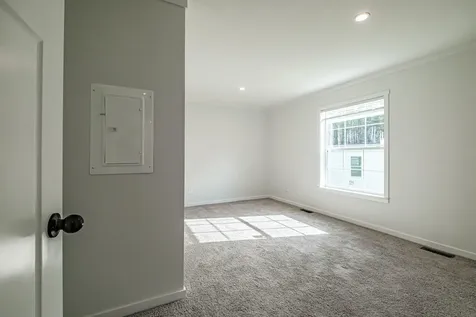 4 Laurik Lane Naples ME 04055