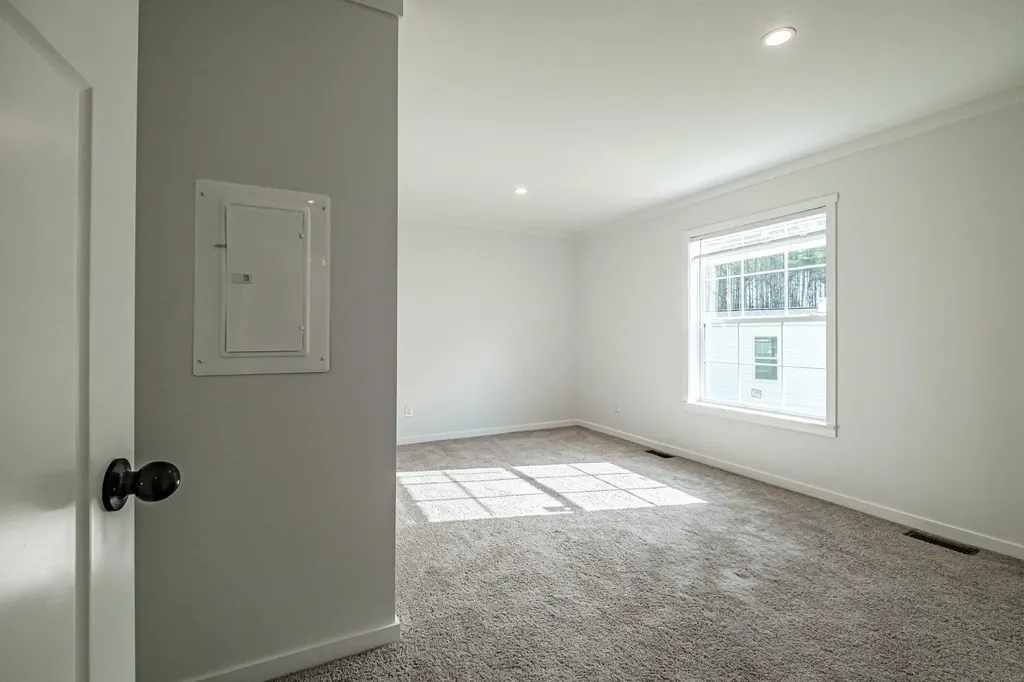 6 Laurik Lane Naples ME 04055