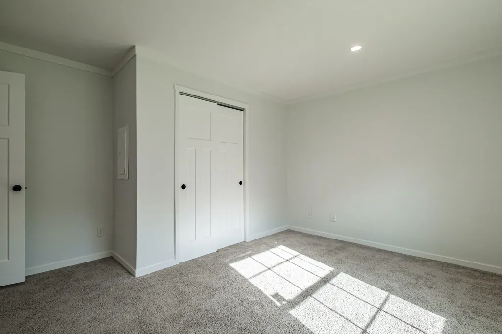 6 Laurik Lane Naples ME 04055