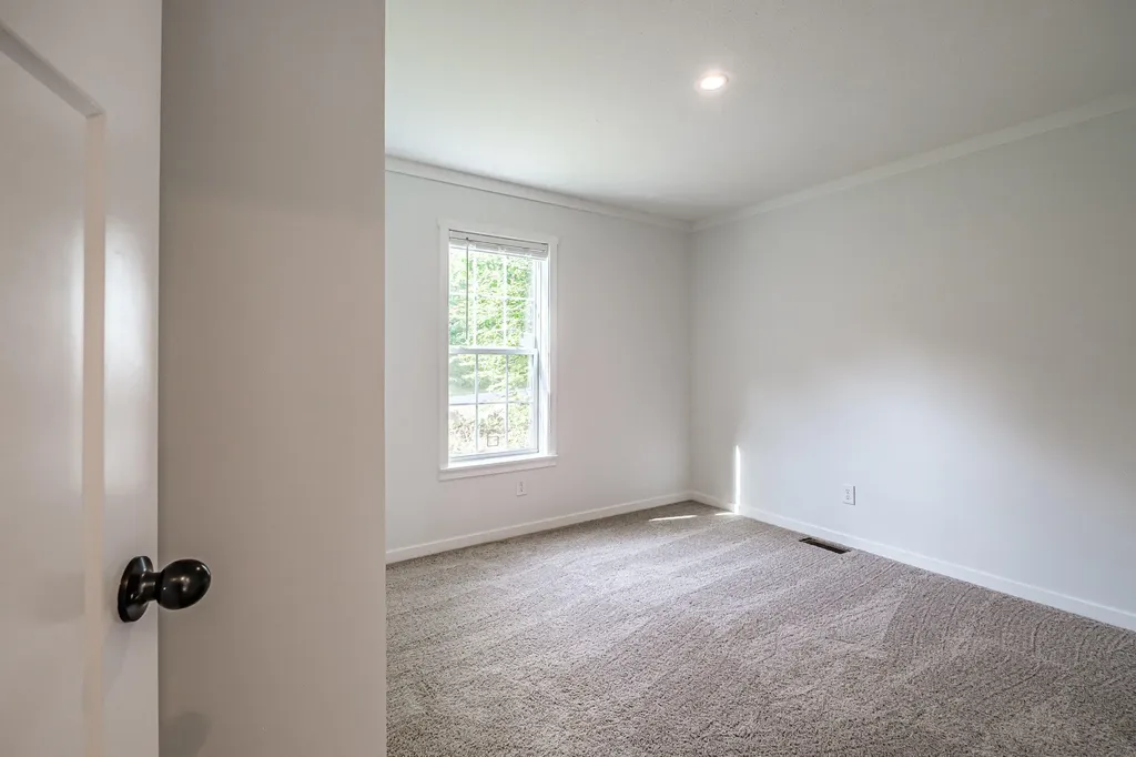6 Laurik Lane Naples ME 04055