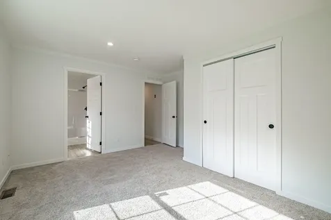 6 Laurik Lane Naples ME 04055